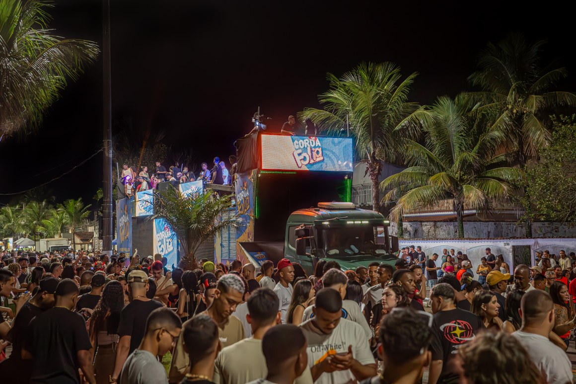 Coroa Folia 2025 reuniu centenas de foliões em Itaguaí e promete mais para o dia 15/02