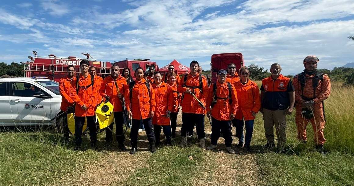 Defesa Civil de Itaguaí recebe capacitação do Corpo de Bombeiros para combate a incêndios florestais