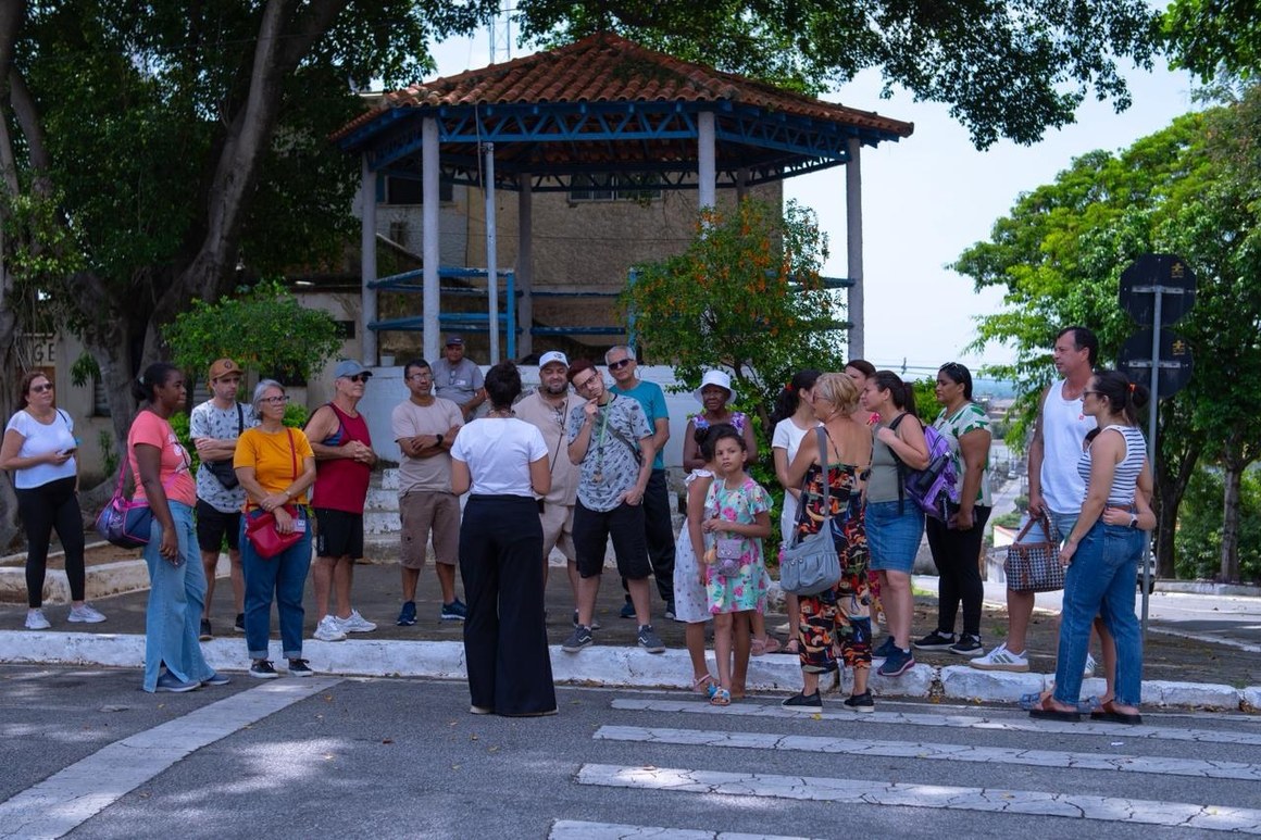 Ponto de encontro é na Casa da Cultura; passeio conta com explicações de historiadora sobre os locais históricos de Itaguaí