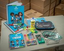 Prefeitura inicia entrega dos kits escolares para alunos e professores da rede municipal Prefeitura inicia entrega dos kits escolares para alunos e professores da rede municipal