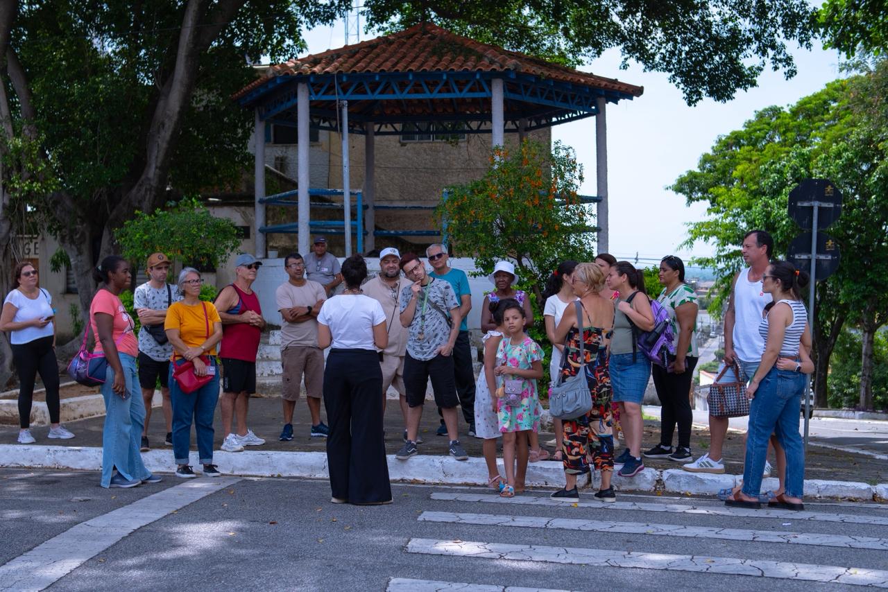 Ponto de encontro é na Casa da Cultura; passeio conta com explicações de historiadora sobre os locais históricos de Itaguaí